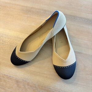 NEW | ROTHY’S The Flat Captoe in Camel/Black, Size 6